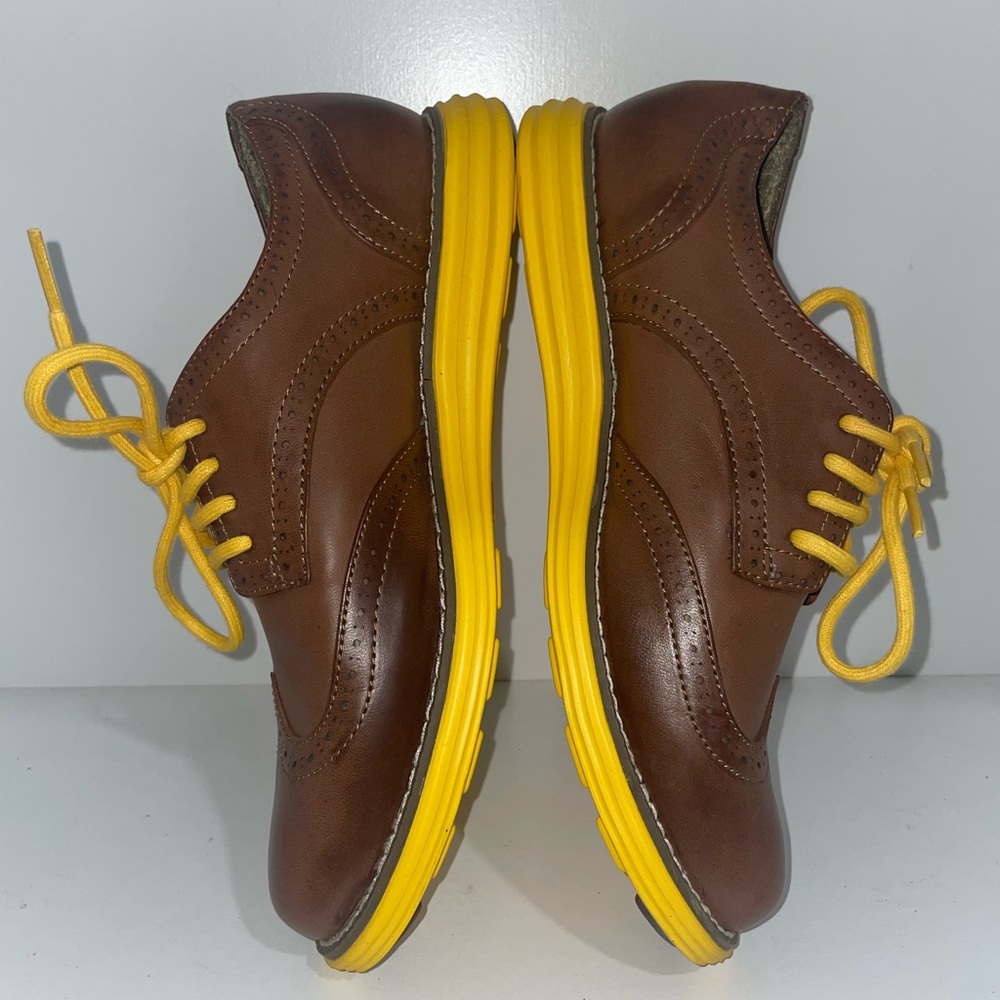 Skechers Oxford Shoes in Brown with Yellow Accents